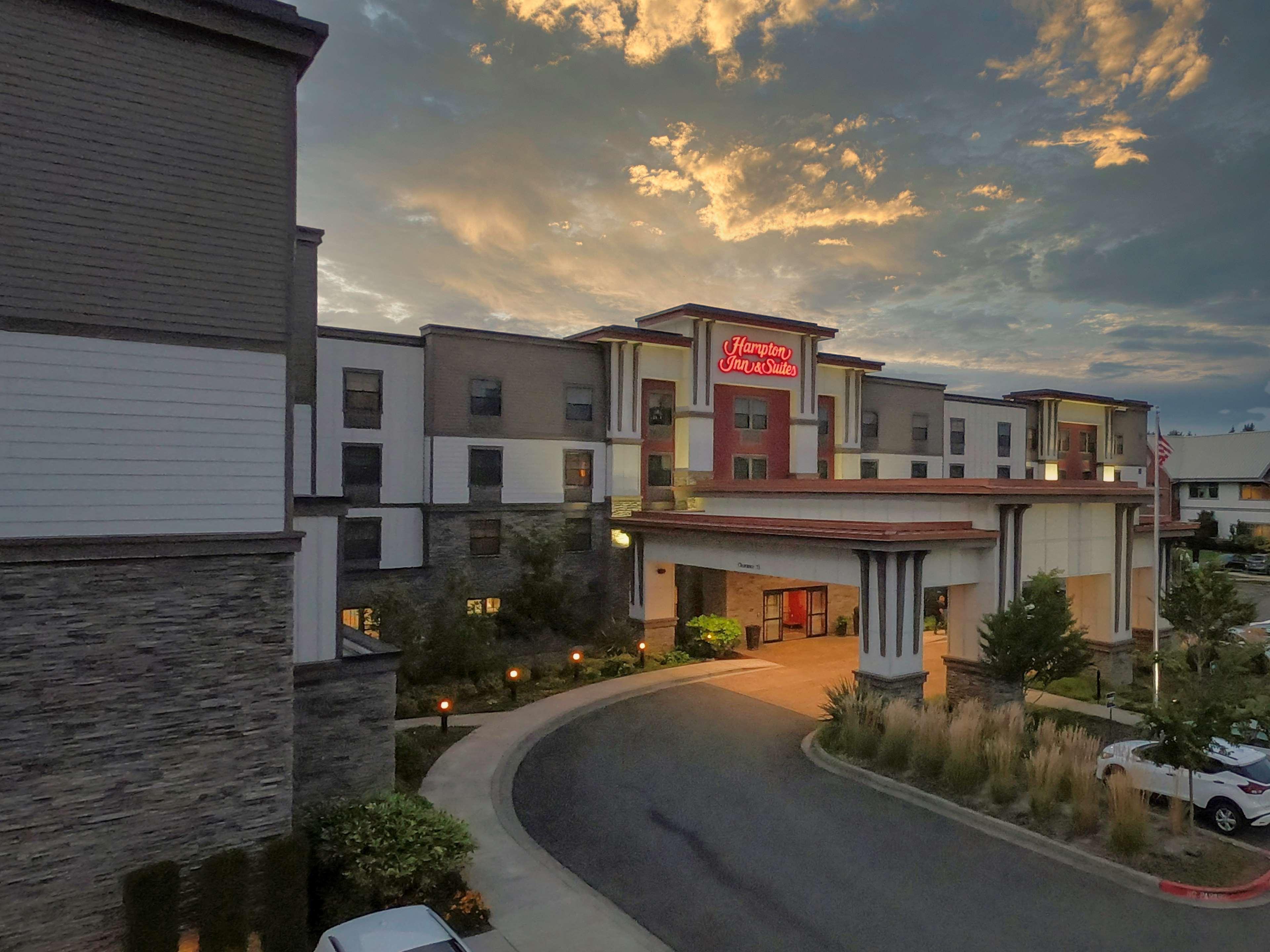 Hampton Inn & Suites Dupont Exterior photo