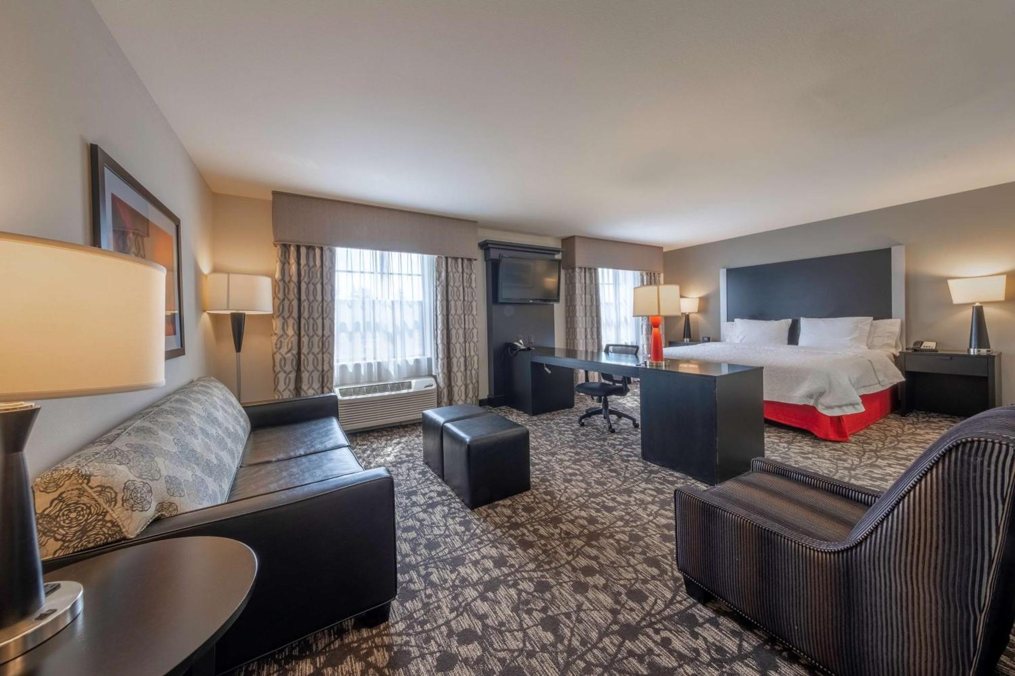 Hampton Inn & Suites Dupont Exterior photo