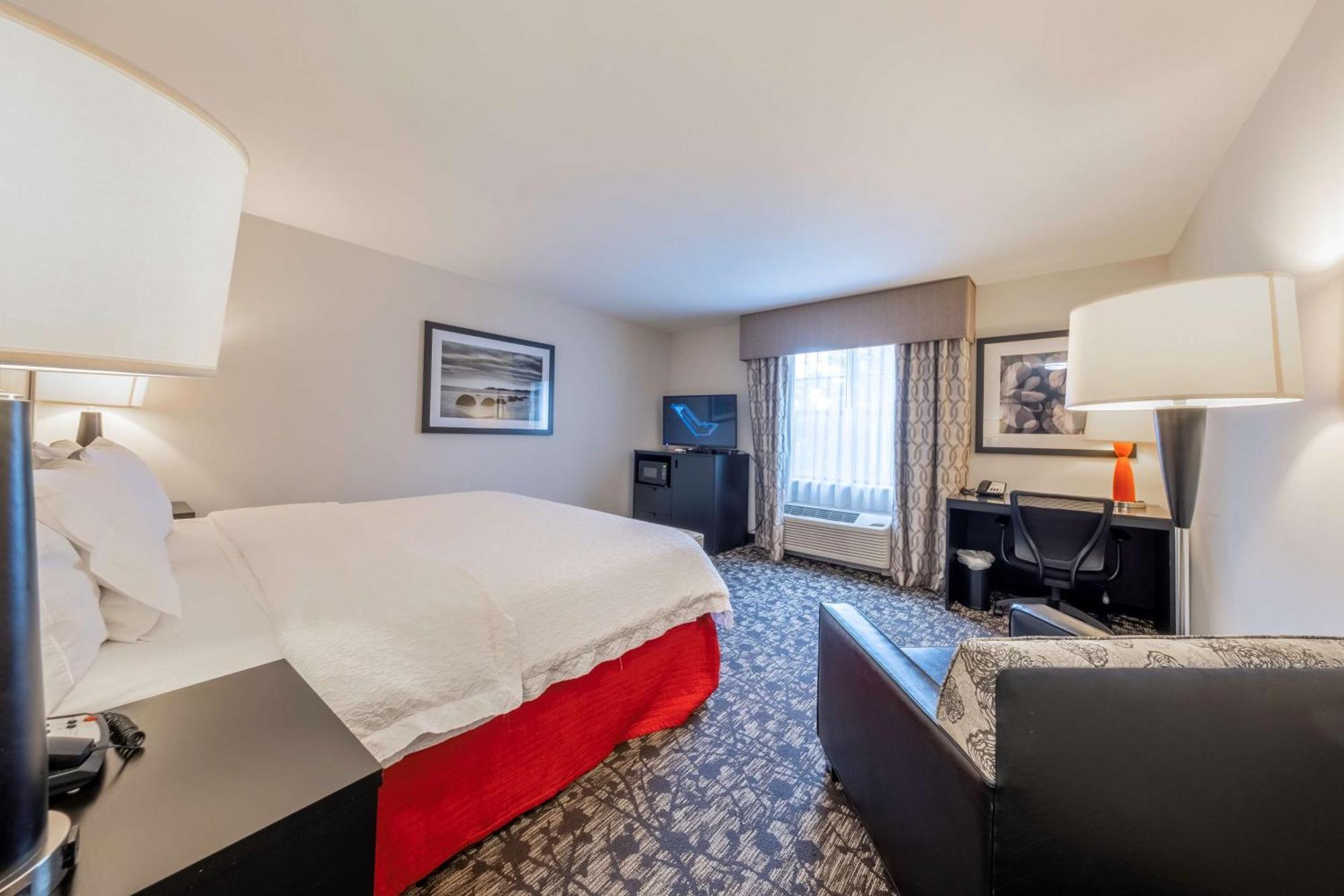 Hampton Inn & Suites Dupont Exterior photo